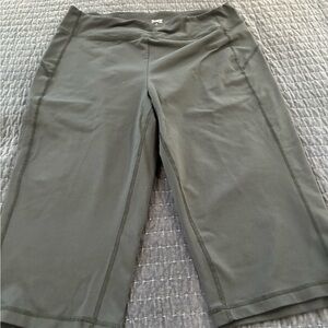 Duluth Trading Co Black NoGA Capris